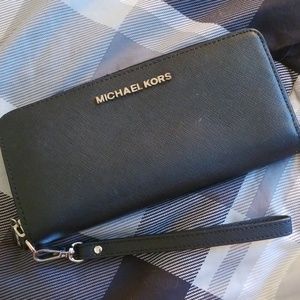 Michael Kors Jet Set Travel Crossgrain Leather